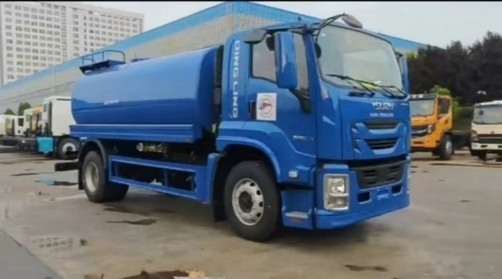 いすゞギガ 15,000リットル給水車